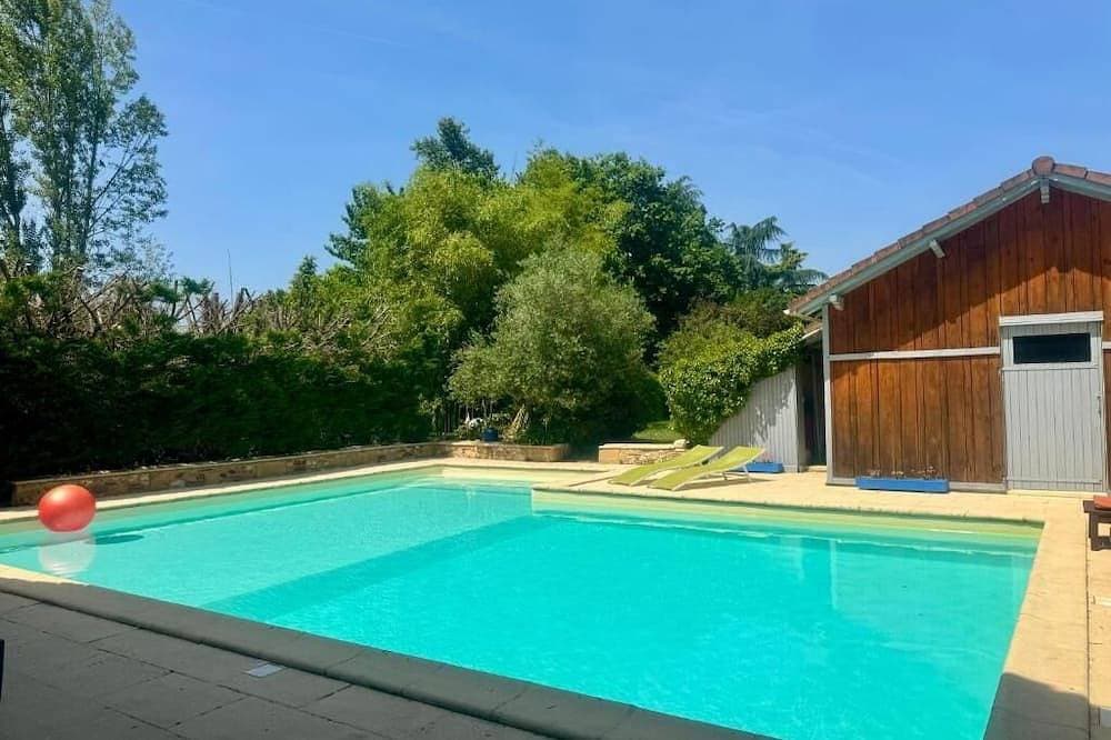 Pretty comfortable holiday home with swimming pool and unique facilities 1