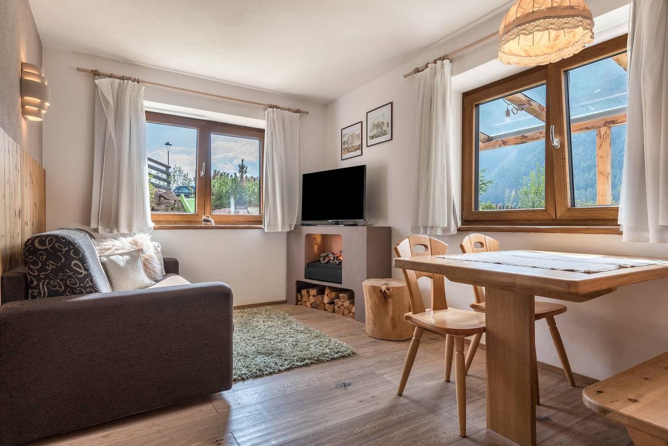Foto 4 von 30: Ferienwohnung 'La Plates - Daduman' mit Bergblick, Terrasse & Sauna