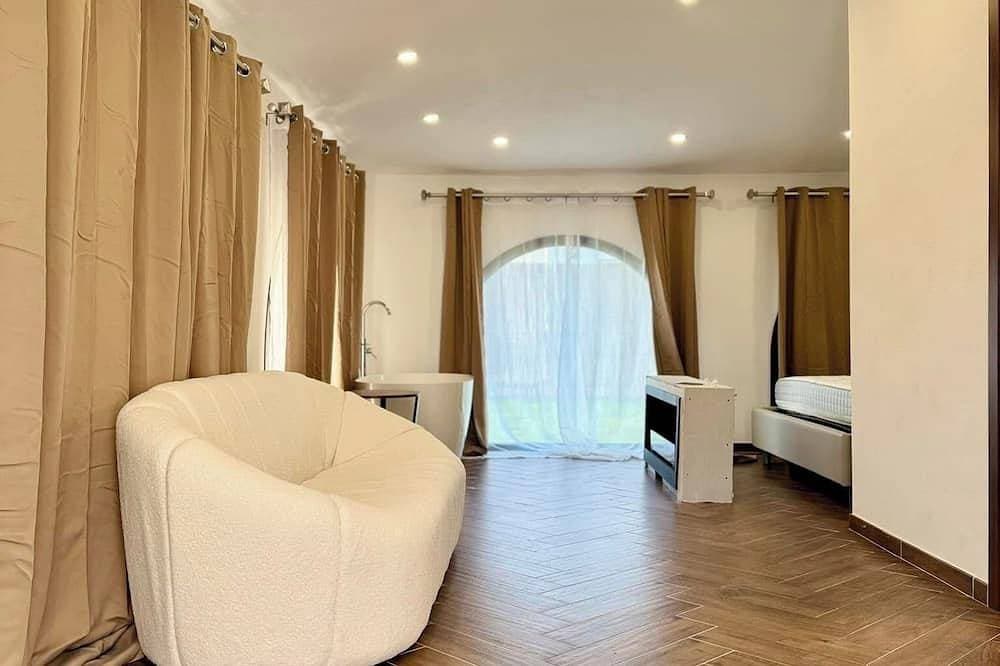 Foto 9 von 18: Executive Suite in Seafront Luxury Villa