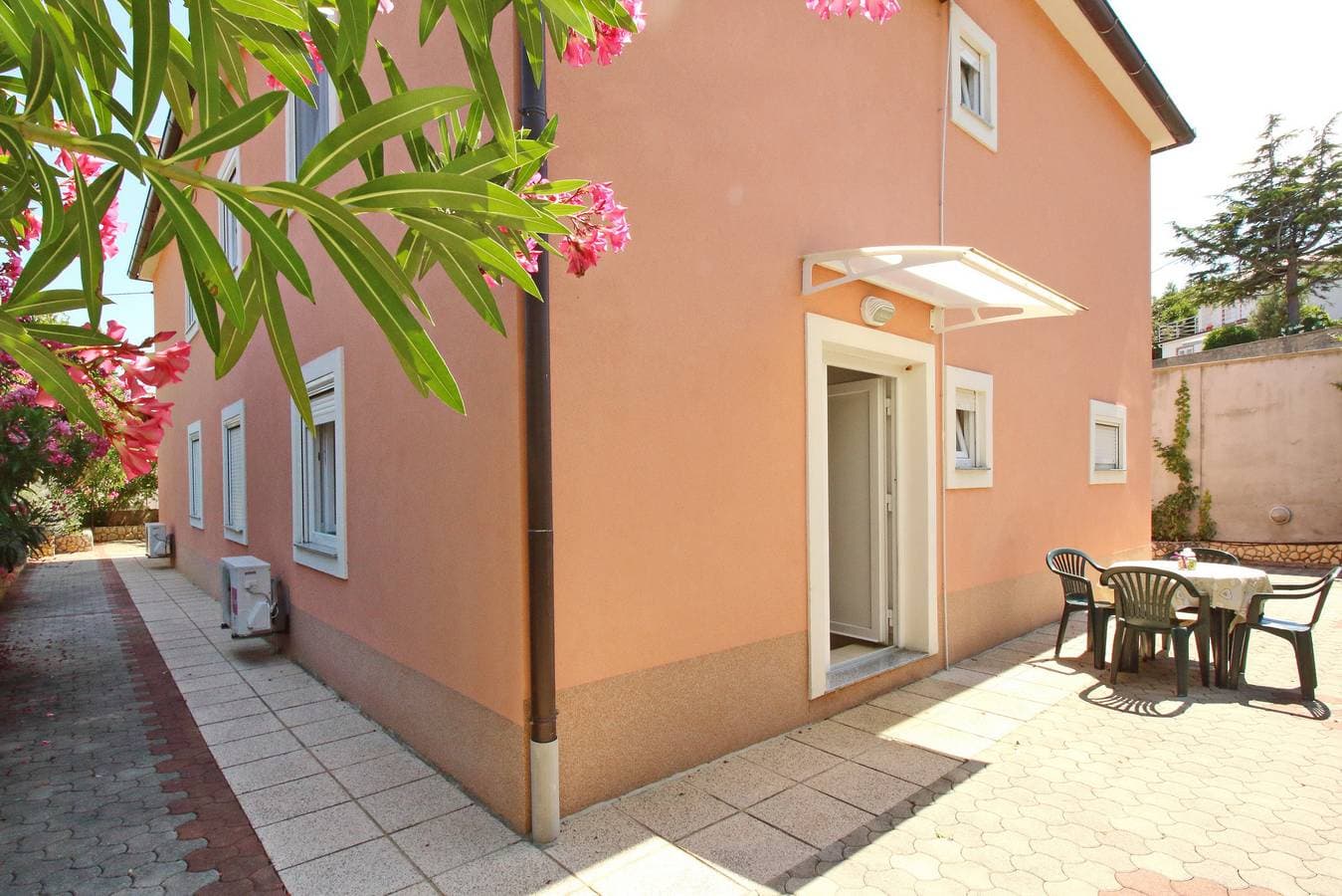 Foto 5 von 22: Ferienwohnung mit Klimaanlage und Terrasse