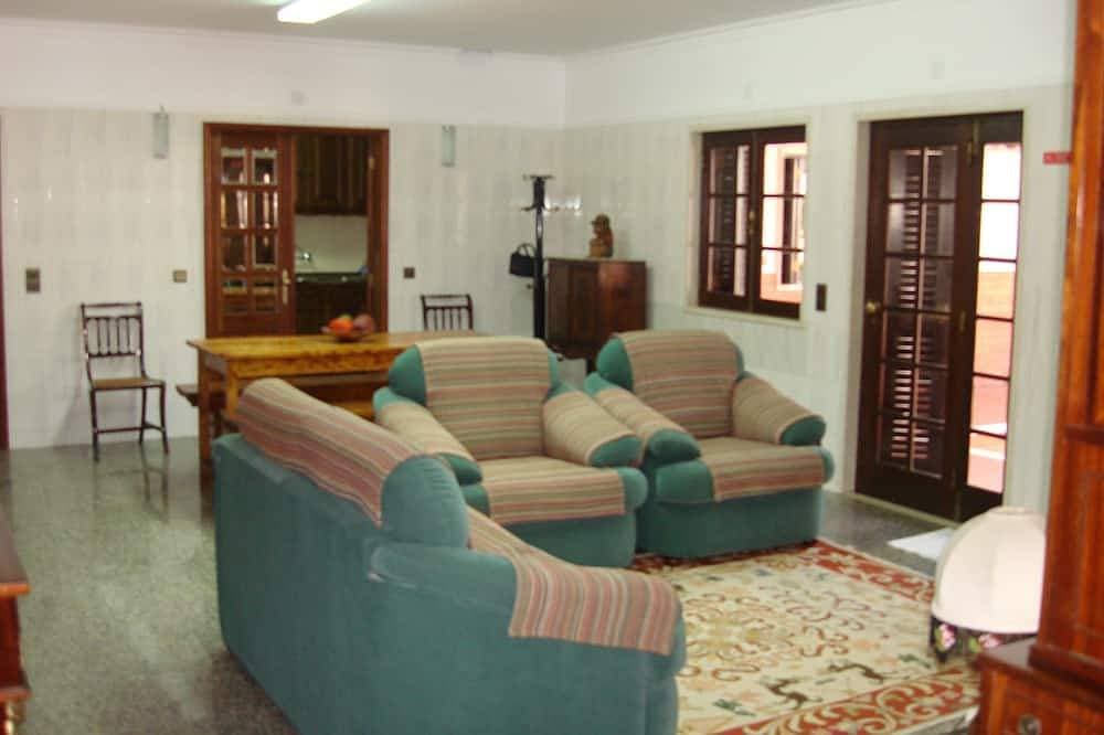 Foto 9 von 23: Villa mit eigenem Pool und Tennisplatz