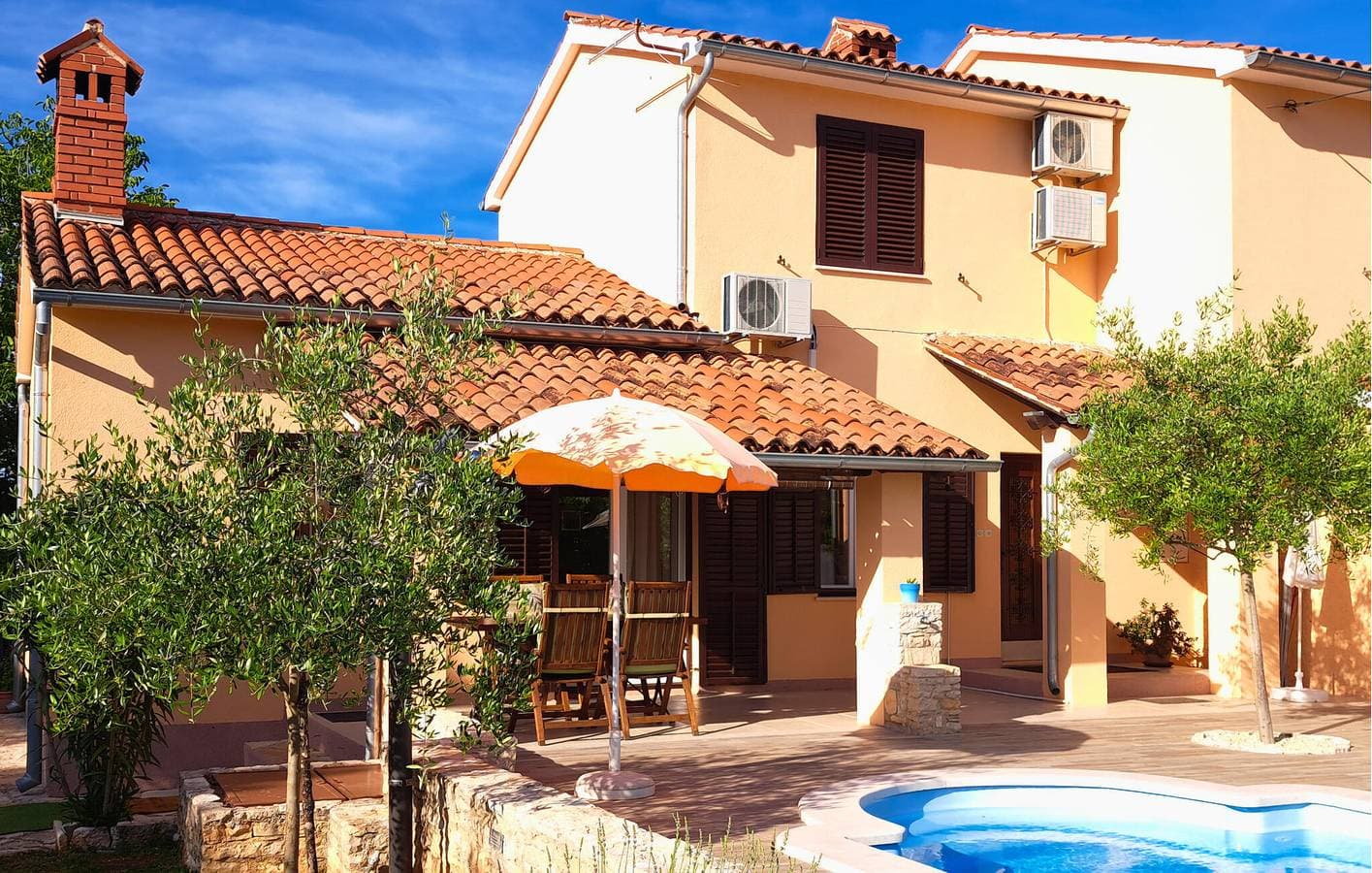 Foto 8 von 35: Moderne 2-Zimmer-Wohnung mit Pool und Terrasse in der Nähe des Stadtzentrums von Manjadvorci