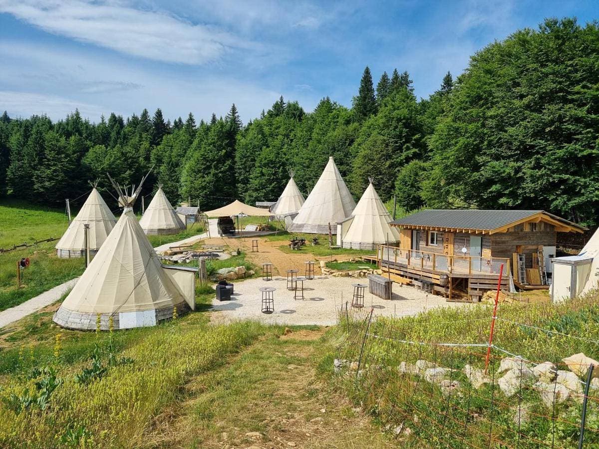 Village Tipi 1
