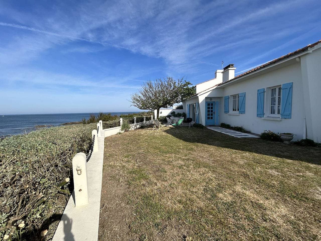 5-Zimmer-Haus mit geschlossenem Garten und Meerblick in l'Herbaudière 1