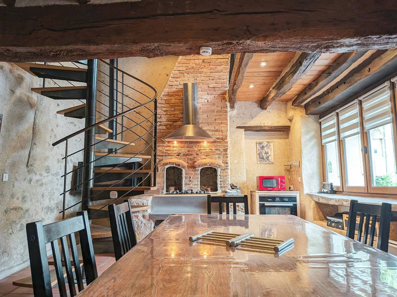 Foto 2 von 33: Gemütliches Ferienhaus mit Sauna, Pool und grünem Außenbereich in der Creuse-Talmark