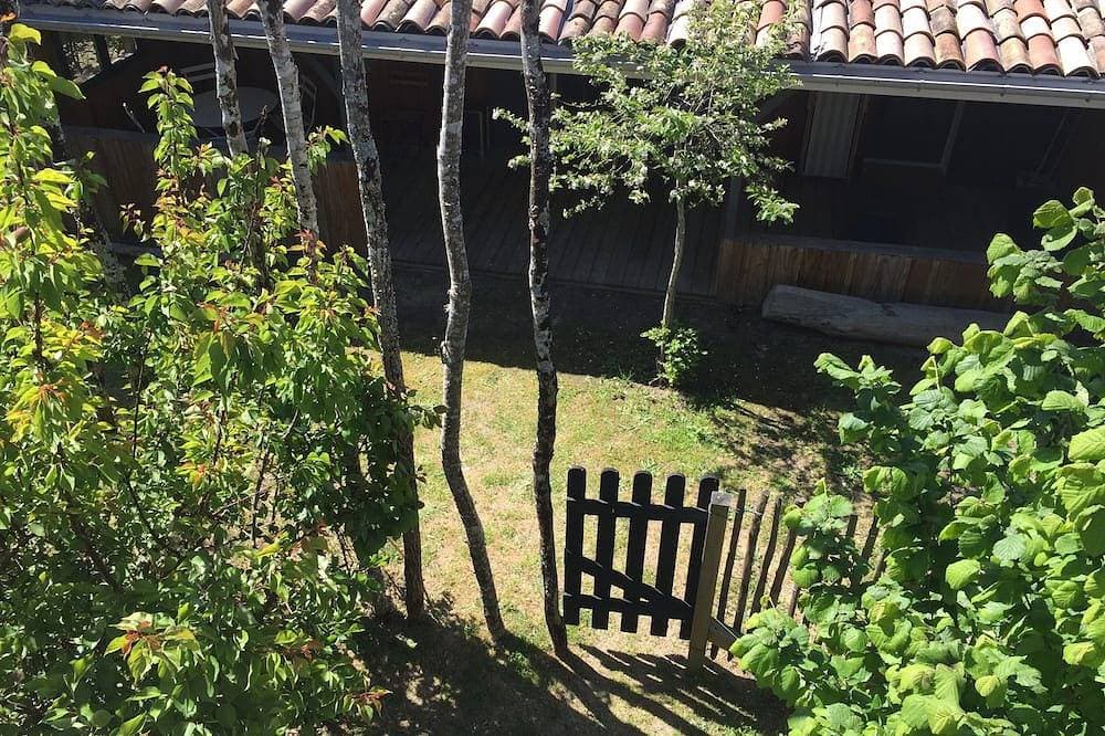 Foto 6 von 23: Schuppen mit überdachter Terrasse und eigenem Garten