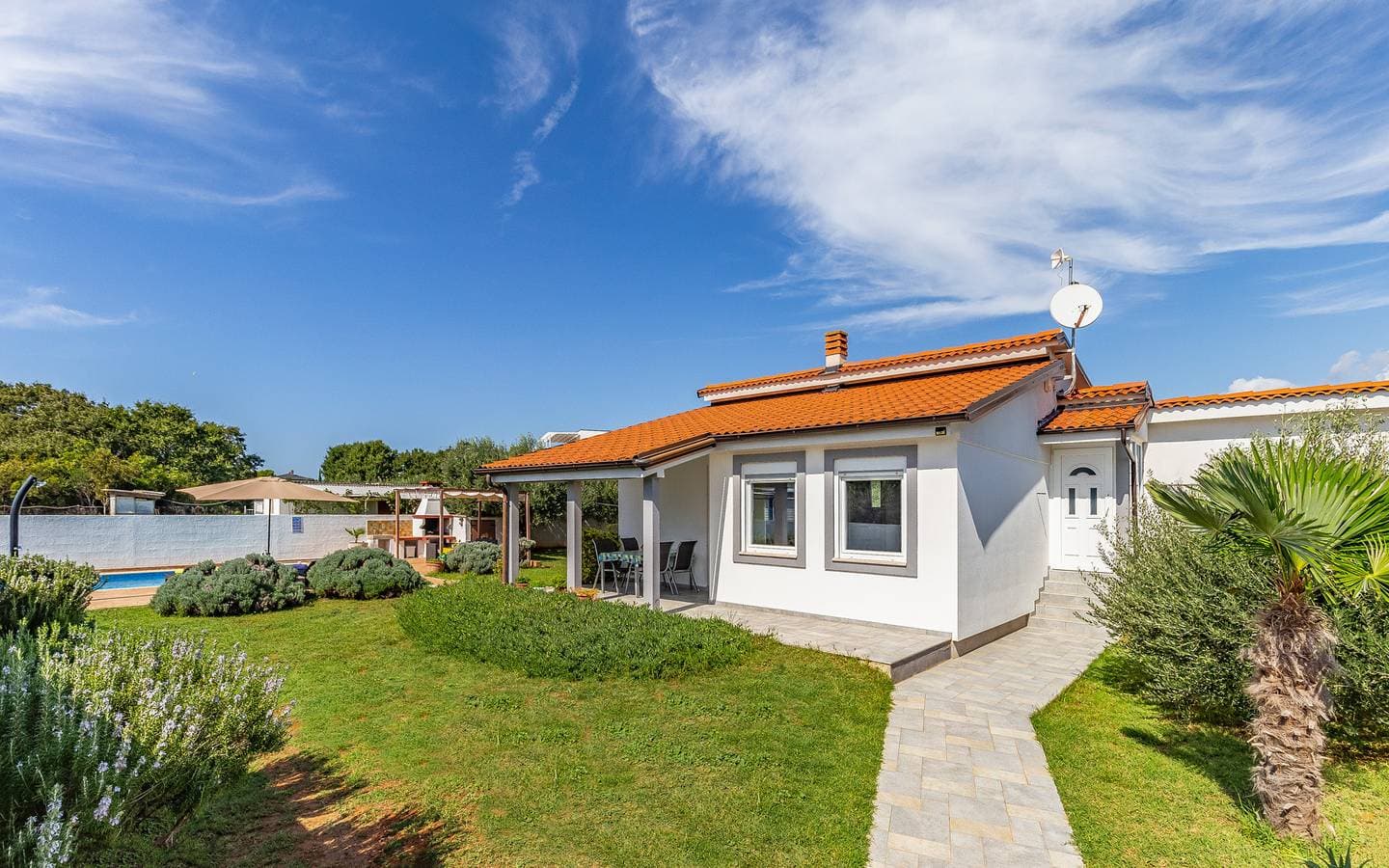 Foto 8 von 84: Villa für 4 Personen mit Pool