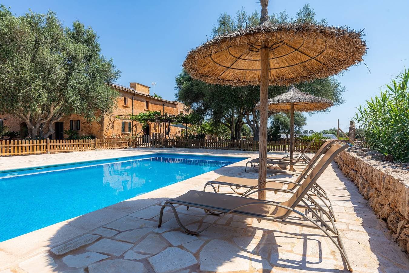 Foto 2 von 28: Agroturismo „Llevant“ mit WLAN, Terrasse, Pool & Garten – geteilt mit 5 Unterkünften