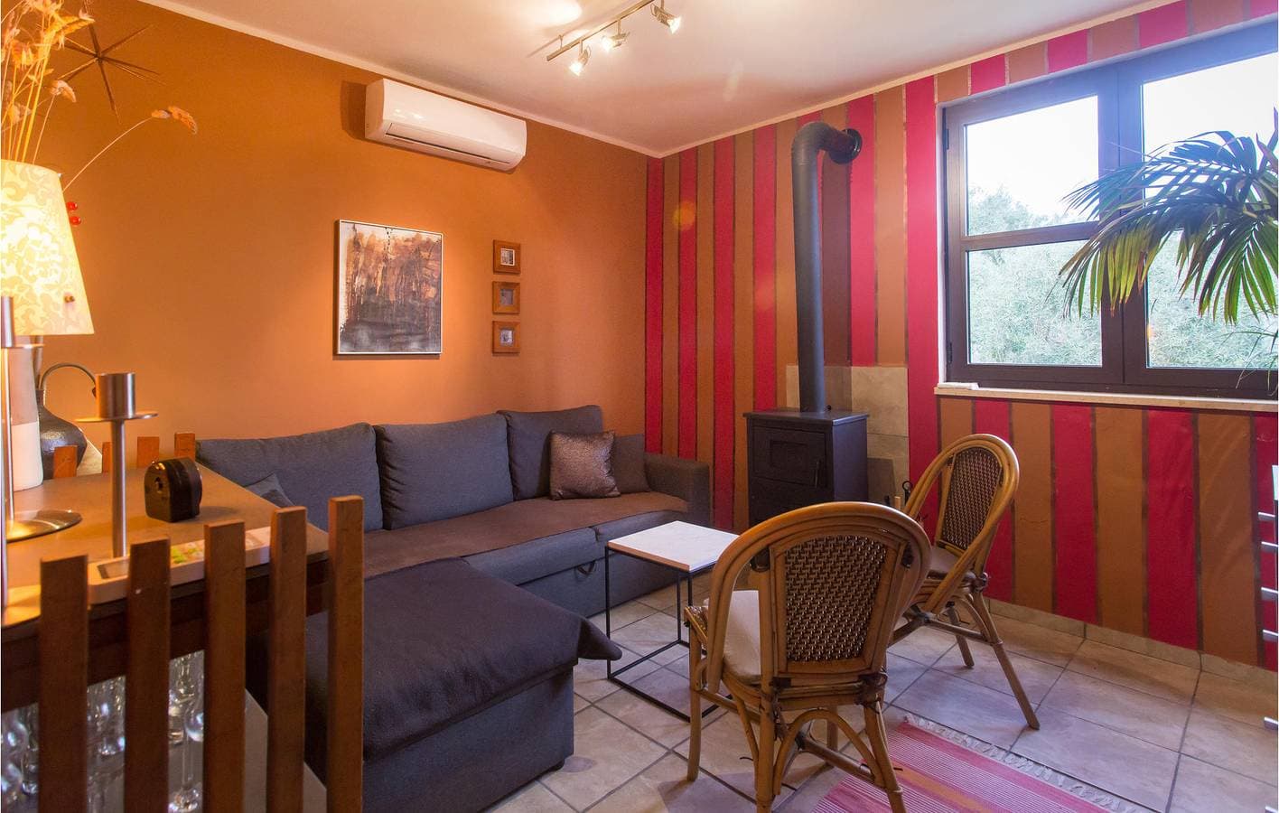 Foto 4 von 20: Gemütliche Ferienwohnung mit Terrasse, Klimaanlage und WLAN, 2 km vom Juto-Strand entfernt