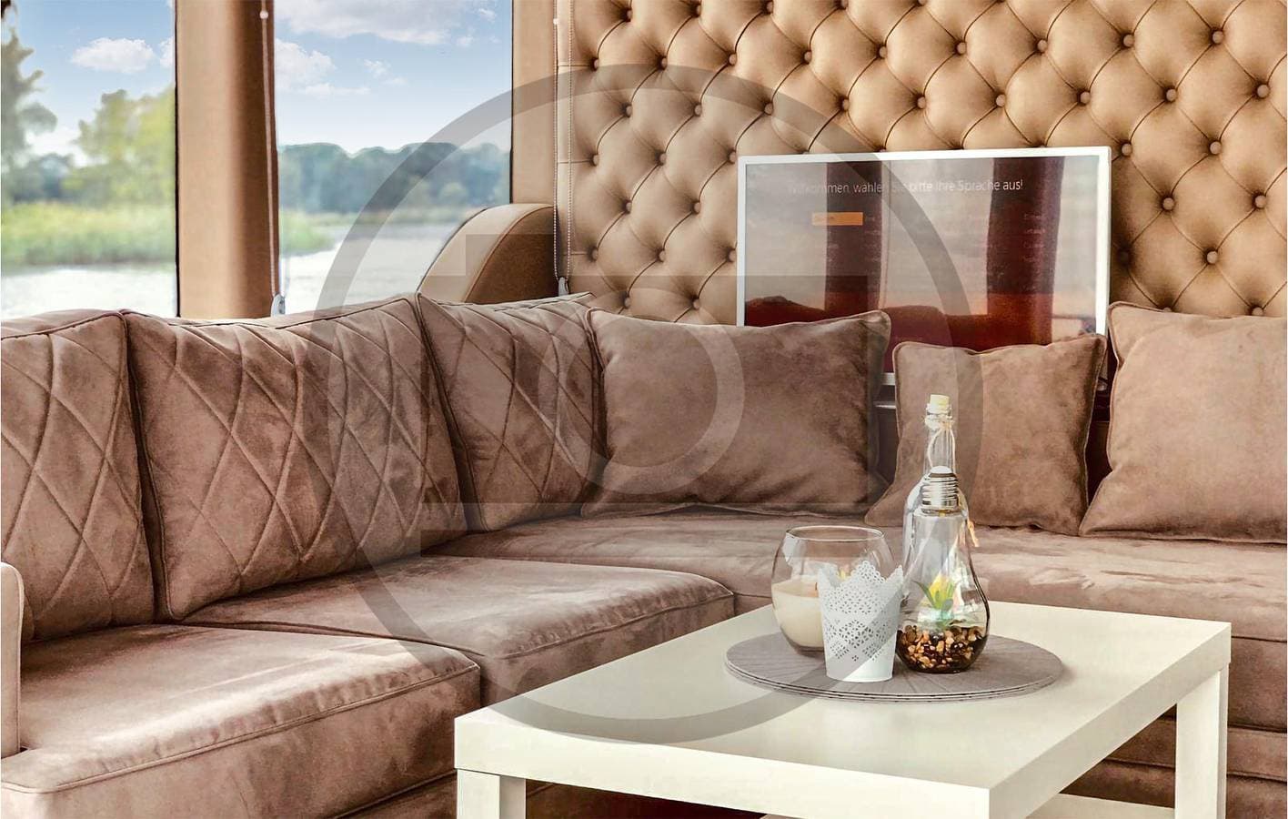 Foto 6 von 25: Waterfront Retreat: Neuruppin House Boat