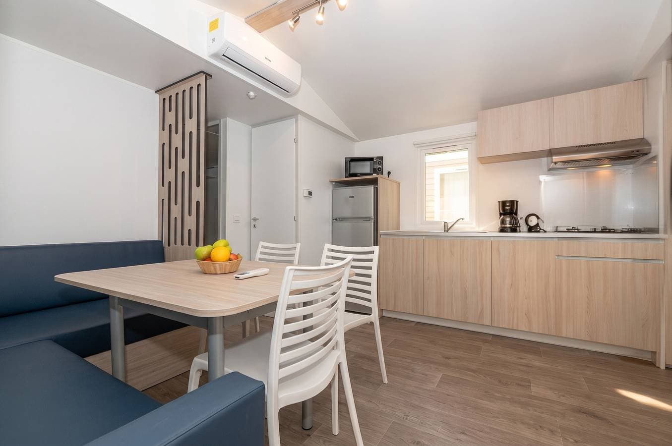 Foto 2 von 12: Komfortabler Bungalow in Nans-les-Pins mit Gemeinschaftspool
