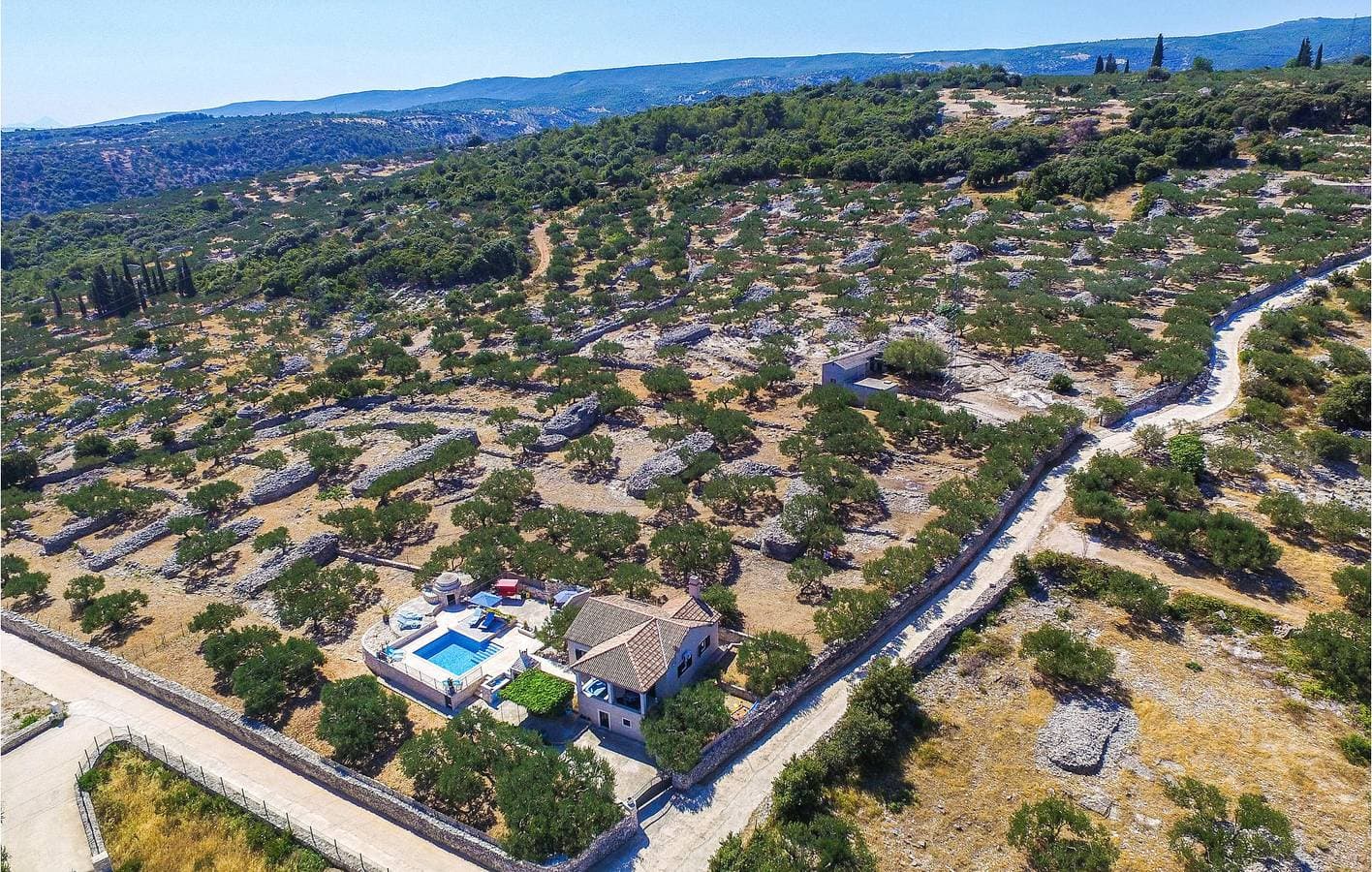 Foto 2 von 40: Gemütliche 75 m² große Ferienwohnung mit Pool, Terrasse und WLAN – 1 km vom Strand entfernt