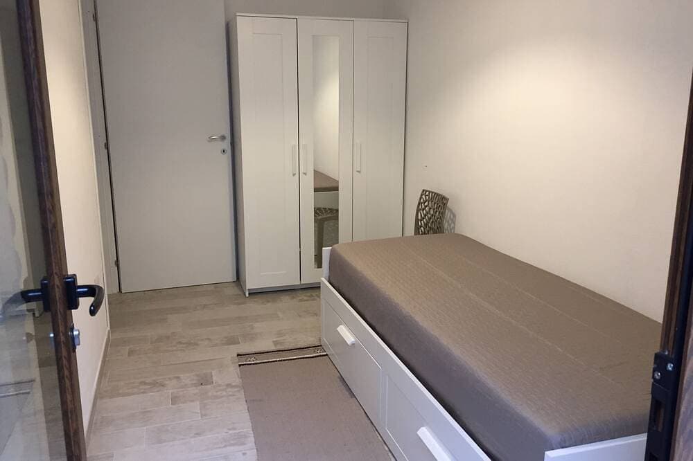 Baby House - Zweizimmerwohnung mit separatem Innenhof / Wohnung mit privatem Bereich<br>Iun 1