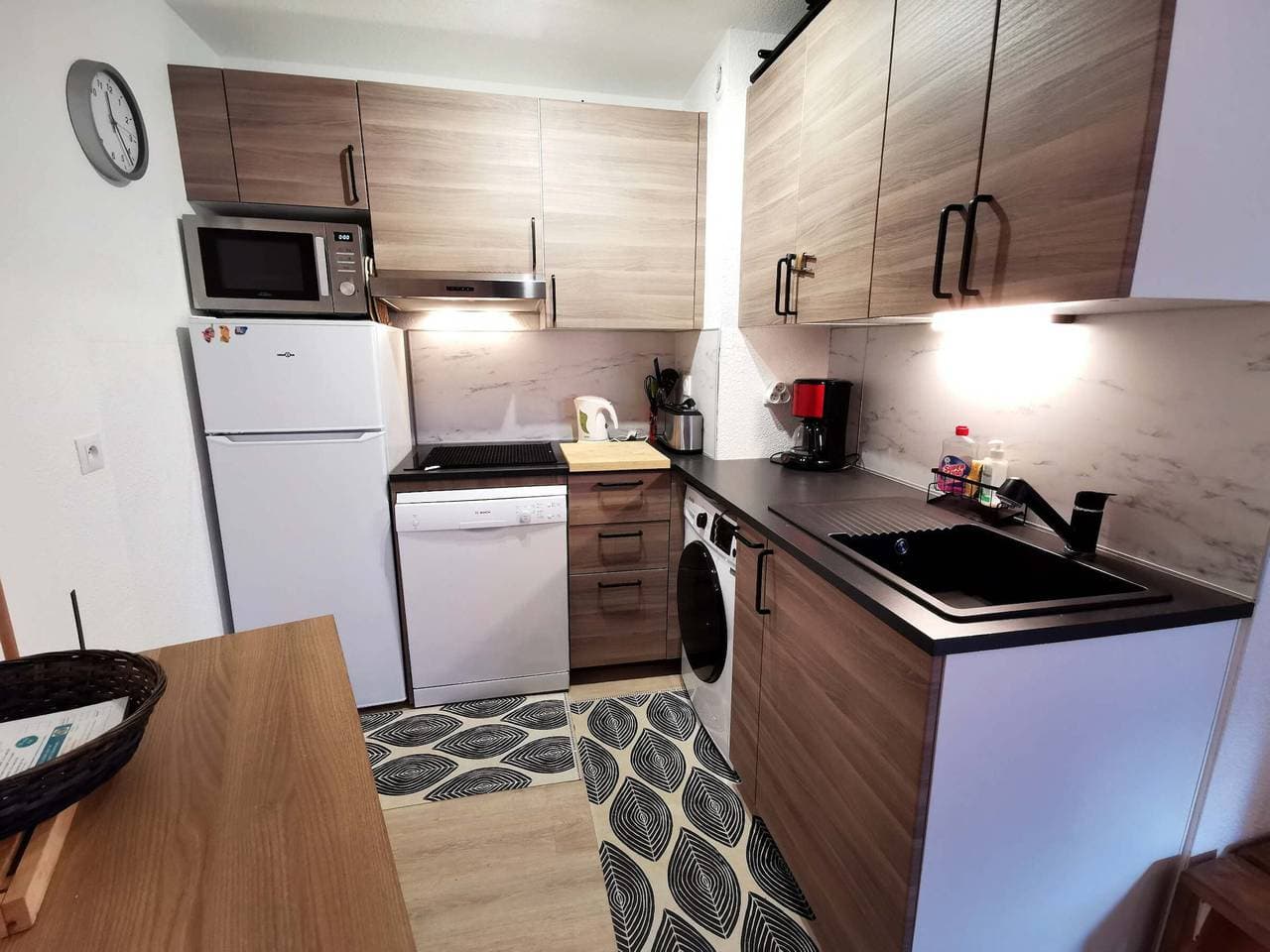 Foto 5 von 16: Gemütliche 2-Zimmer-Kabine, 100m zur Skischule, neue Küche, Balkon, 4 Schlafplätze, keine Haustiere