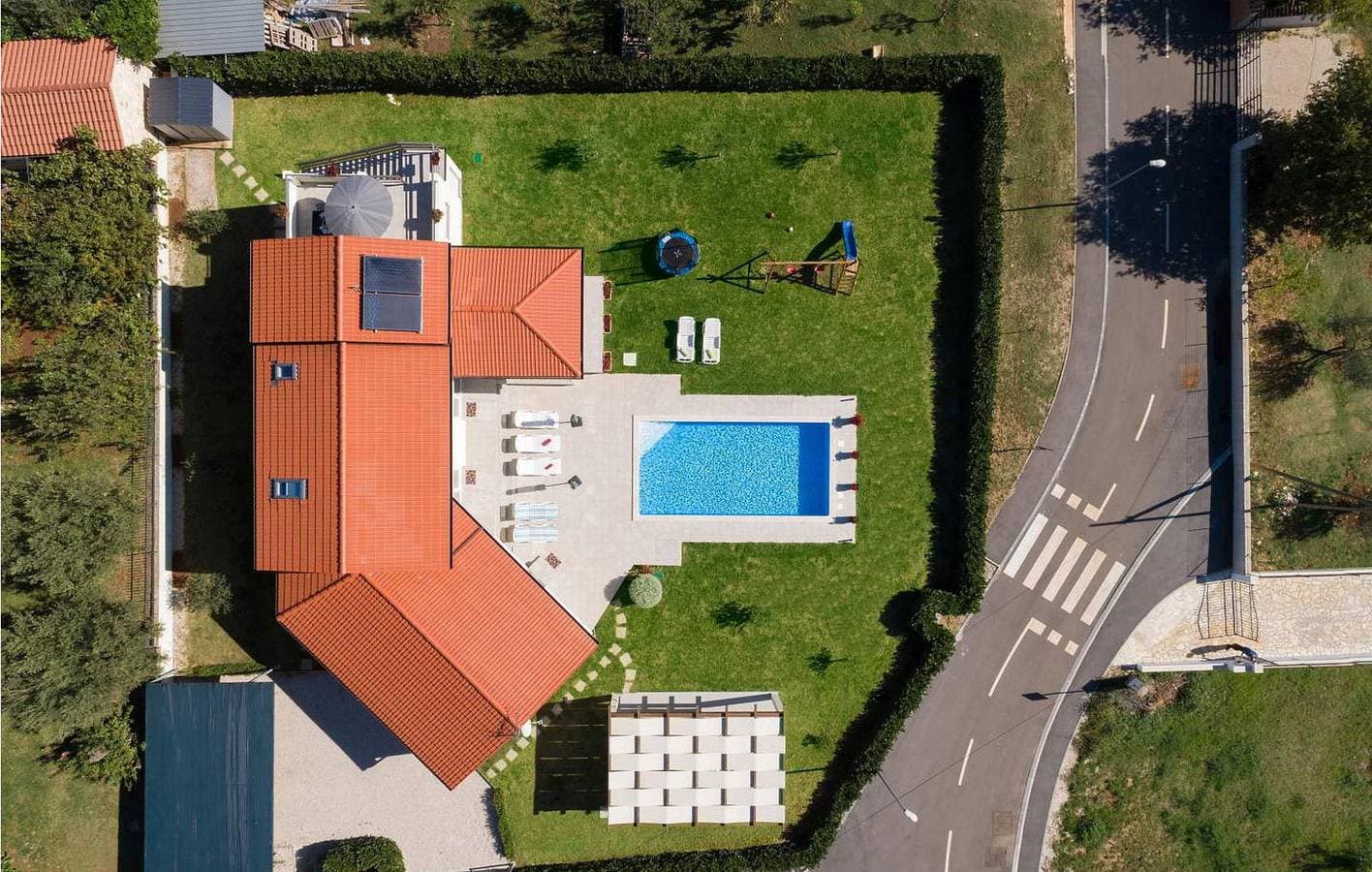 Charmante 2-Zimmer-Wohnung mit Pool, Terrasse und in der Nähe des Stadtzentrums 1