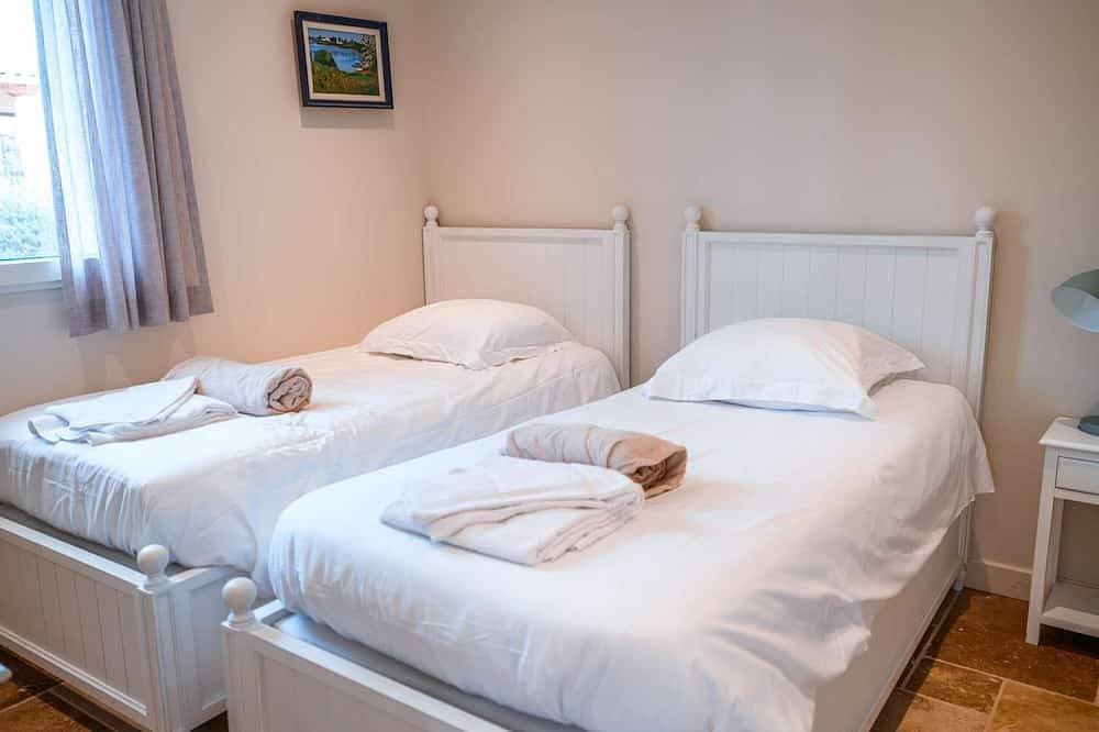 Foto 3 von 25: Luxuriöse 2-Bett-2-Bad-Villa mit beheiztem Pool auf Weingut Weingut