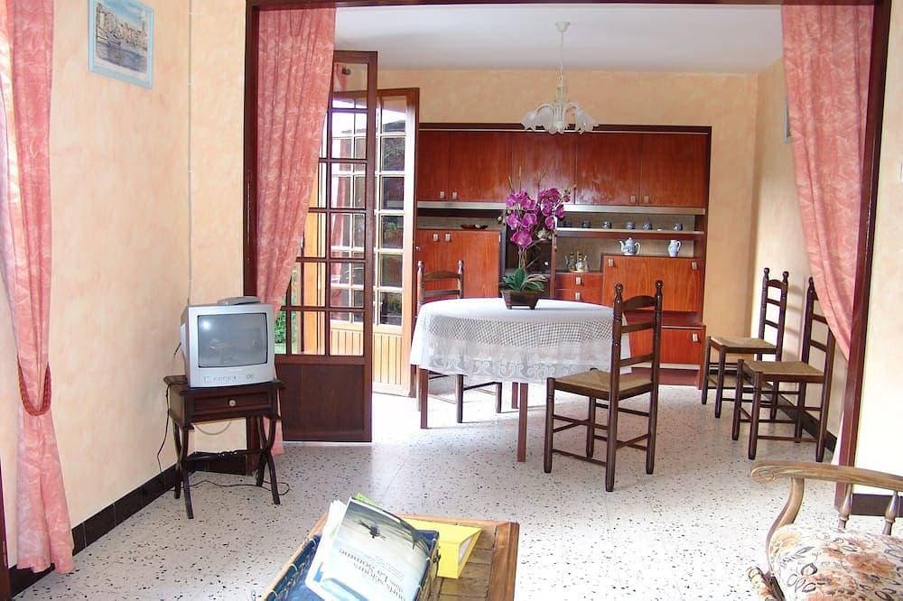 Foto 8 von 10: A single-story house in a quiet, rural hamlet. Pets allowed