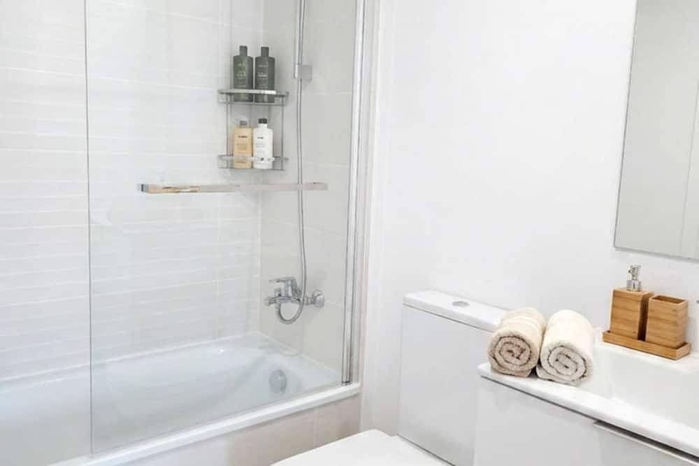 Foto 5 von 16: Pool * 5 min to Beach * Free Parking * Fenced Yard