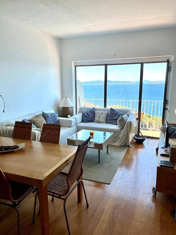 Apartamento con playa y vistas en la Costa Brava 1