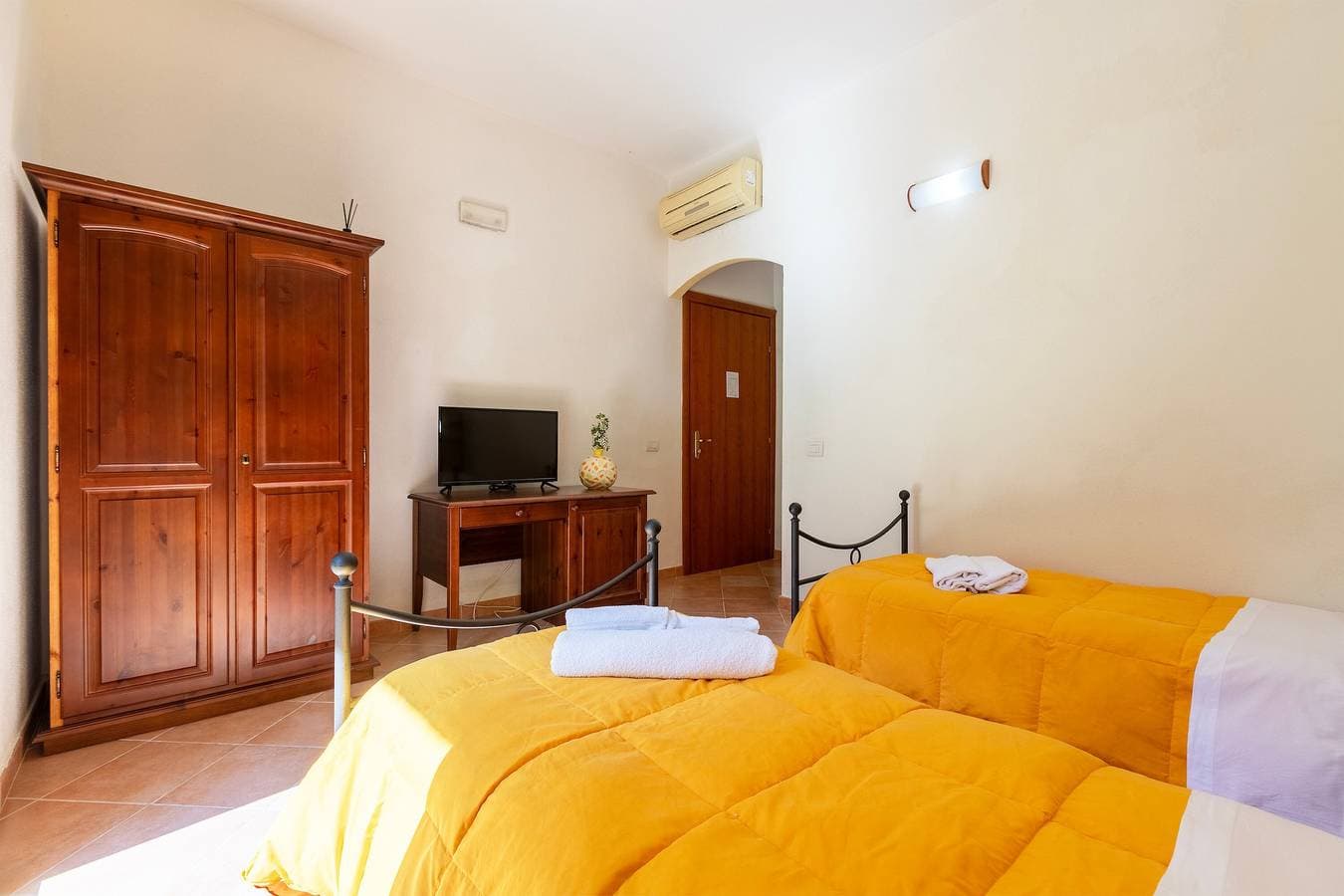 Foto 11 von 31: Doppelzimmer mit Pool, Bergblick, Gemeinschaftspool und Klimaanlage