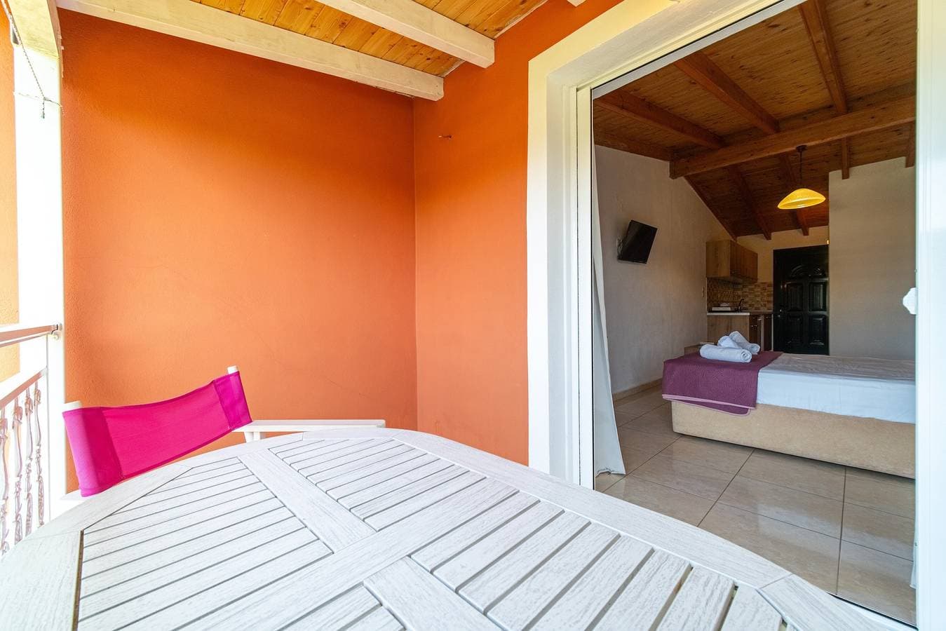 Foto 3 von 28: Einzimmerapartment 'Arianna Deluxe Studio 20' mit Meerblick, Gemeinschaftspool und WLAN