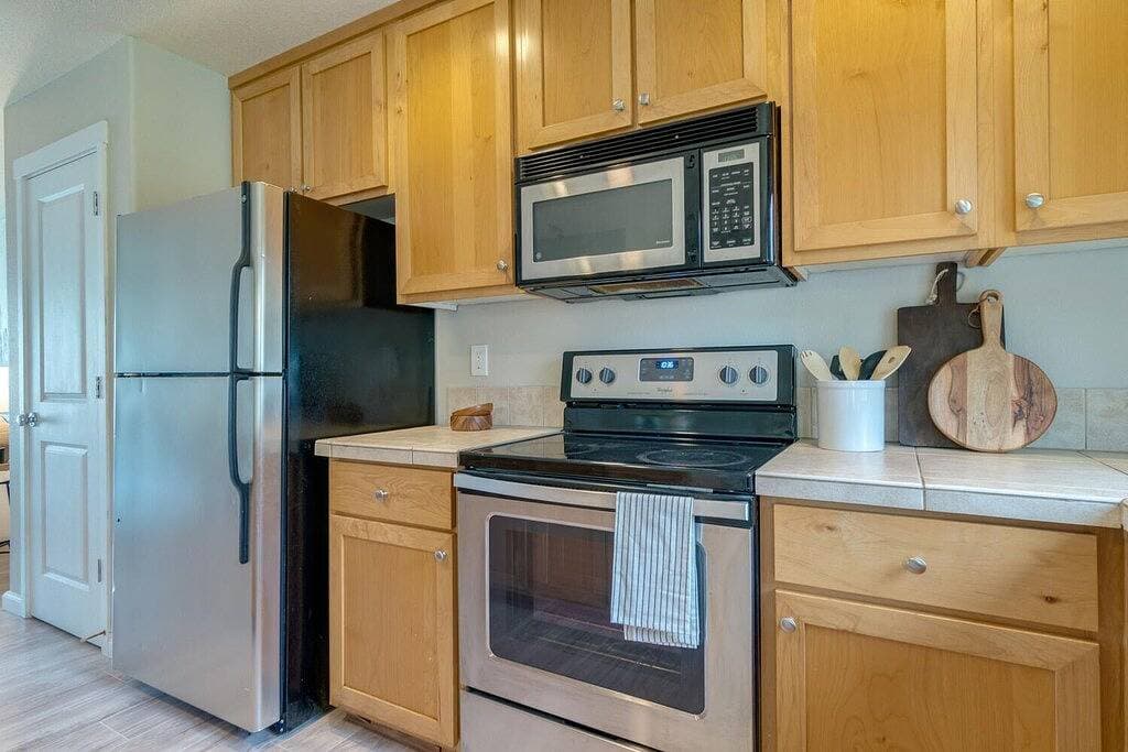 Foto 11 von 28: Stylish Entire Townhome w/ greenspace throughout!! Serene!