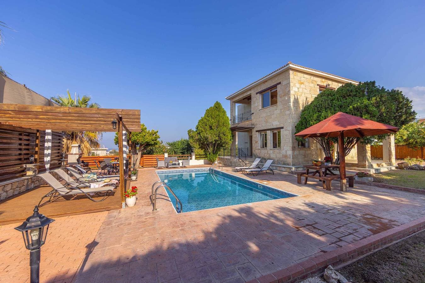 Foto 8 von 38: Villa für 6 Personen mit Terrasse