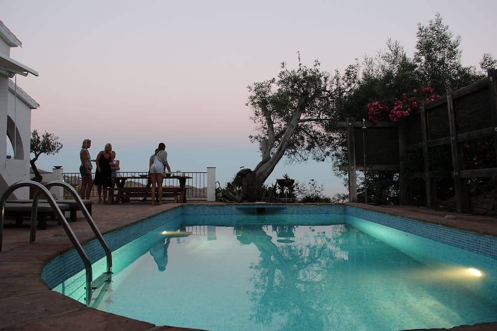 Super Lage Und Fantastische Aussichten Auf Das Meer Und Die Berge. Schöner Pool 1
