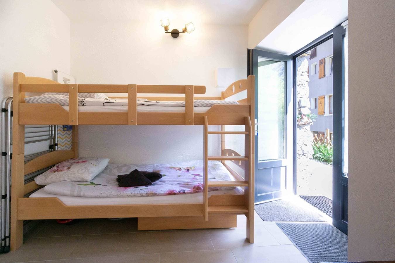 Foto 6 von 12: Einzimmerapartment 'Chalet Belamy 1' mit Bergblick, privater Terrasse und Wi-Fi