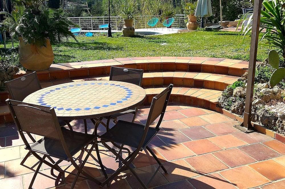 Foto 7 von 23: Superb Apt 3p garden level villa with pool