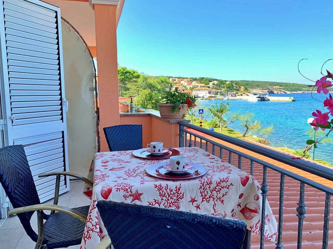 Foto 3 von 25: Ferienwohnung am Meer mit Balkon