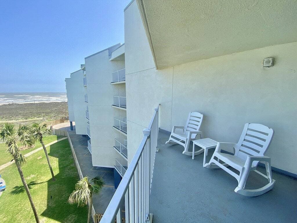Foto 2 von 11: Sandcastle Condominium Unit 426