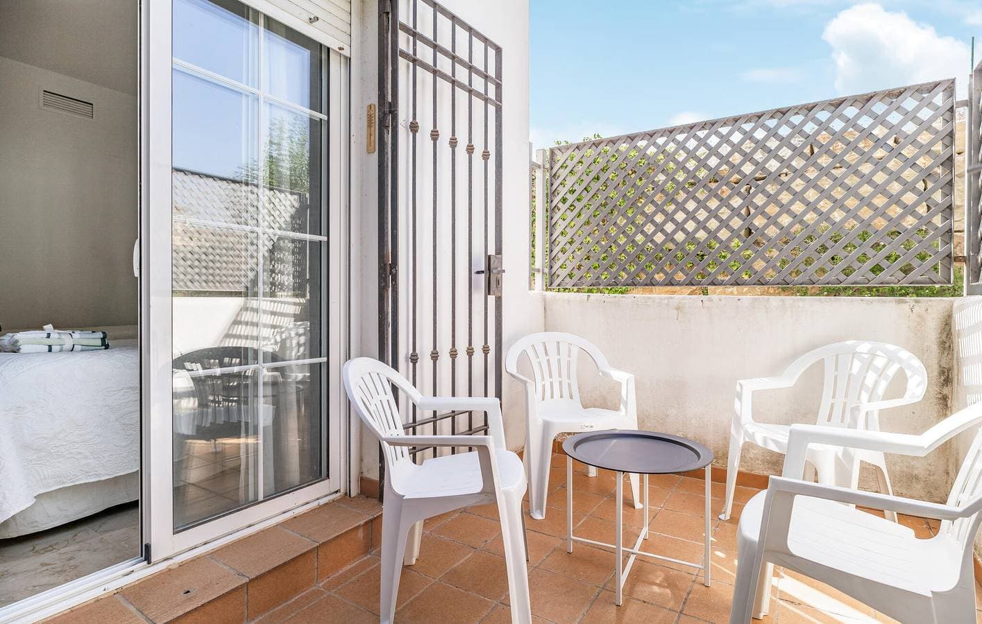 Foto 13 von 18: Beachside Bliss mit Pool und Terrasse - 2 km vom Strand entfernt