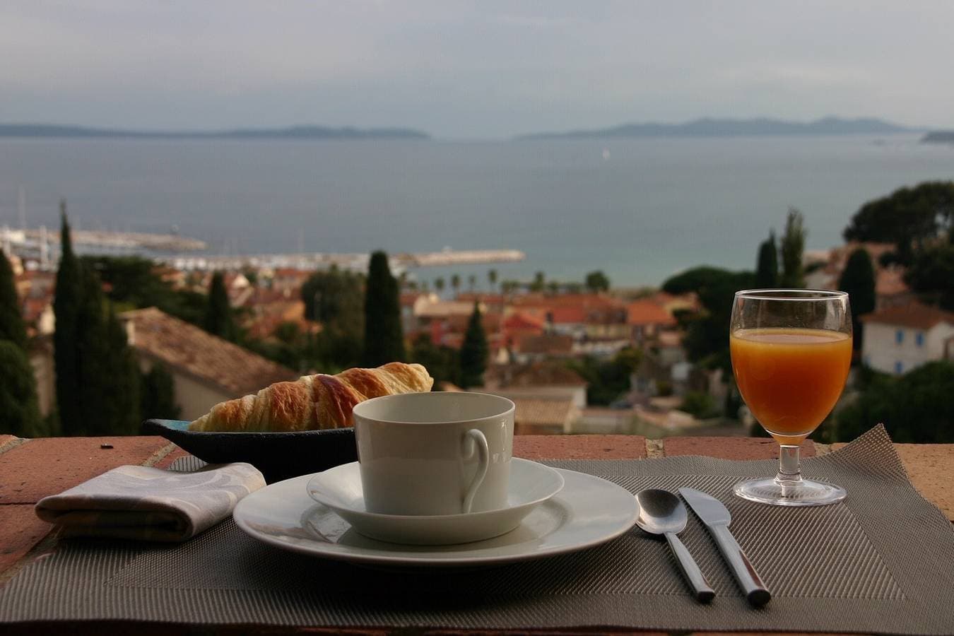 Foto 7 von 31: Bed & Breakfast 'Chambre Canisses' mit Meerblick, Gemeinschaftspool und WLAN