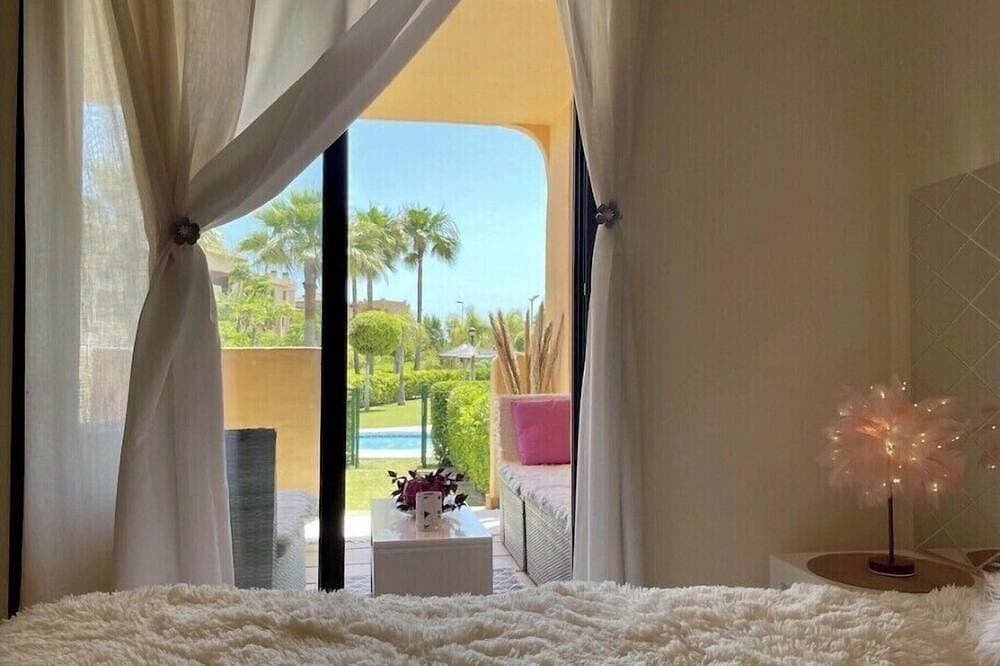 Foto 3 von 30: Casares Beach Doña Julia Golf Apartment With Private Garden Direct Pool Access