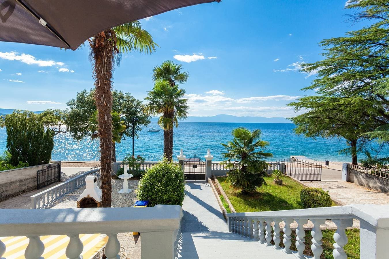Foto 5 von 18: Doppelzimmer mit eigenem Bad am Strand in Malinska