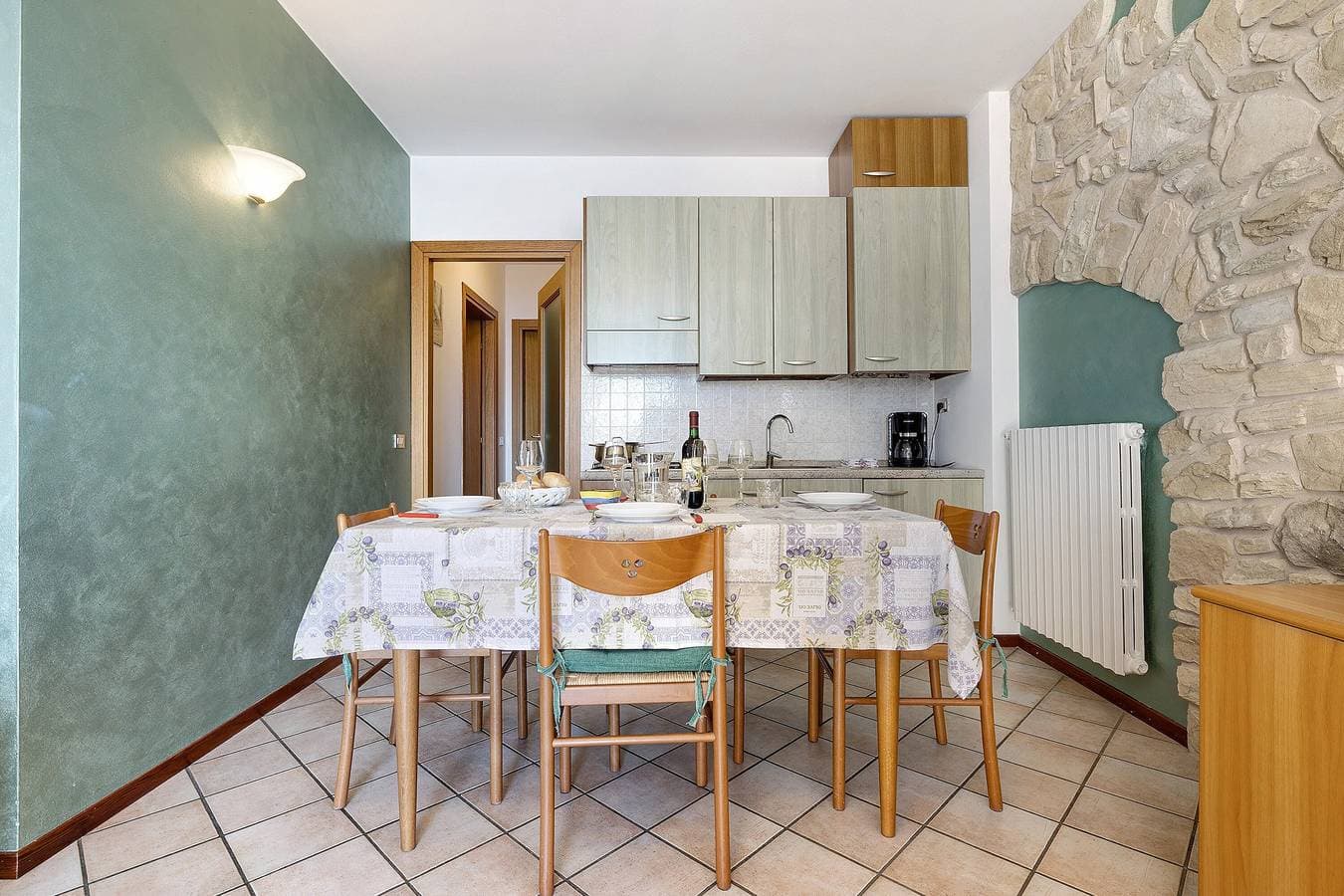 Foto 6 von 34: Ferienwohnung 'Rustico Spagnol 3' mit Seeblick, Pool und WLAN