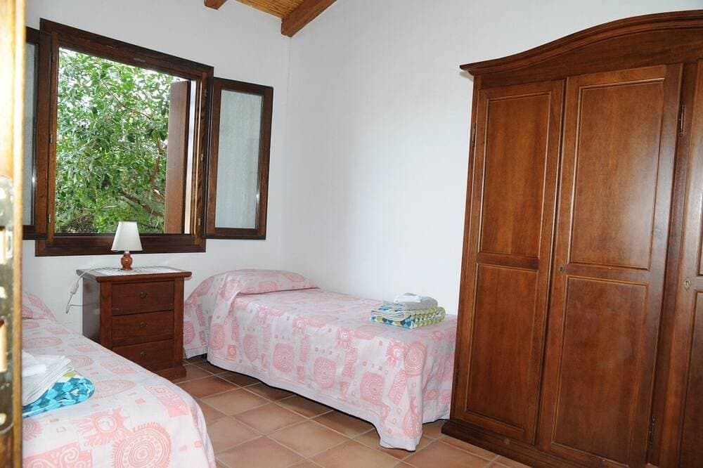 Foto 4 von 18: Villa im Zentrum von San Teodoro mit Parkplatz und privatem Garten