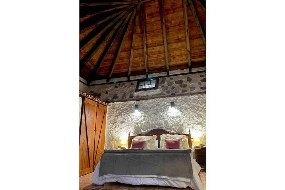 Foto 6 von 30: Traditionelles kanarisches Haus (1940) mit Blick auf den Teide