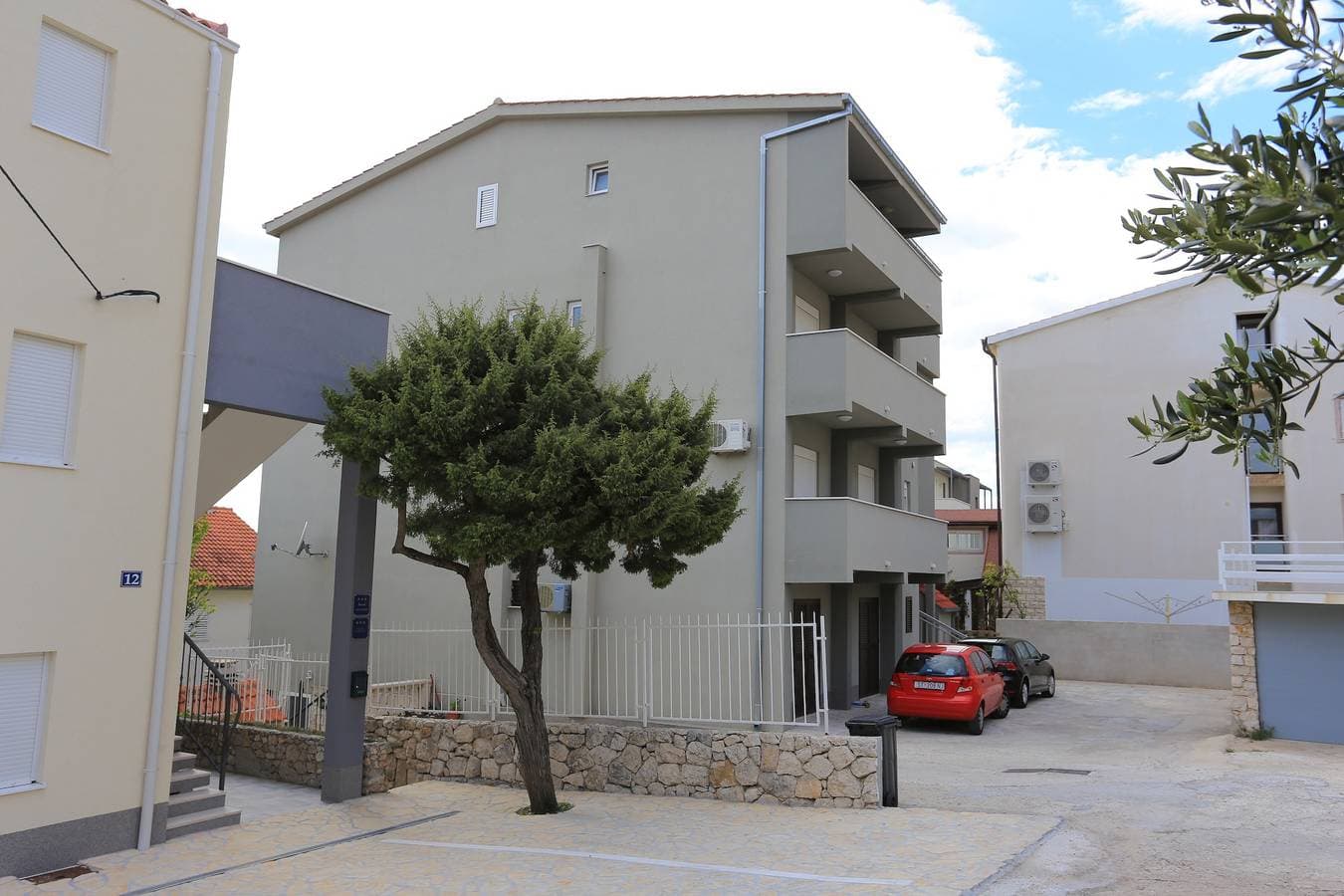 Foto 5 von 24: 1-Zimmer-Ferienwohnung mit Terrasse und Meerblick Nemira, Omis A-17039-a