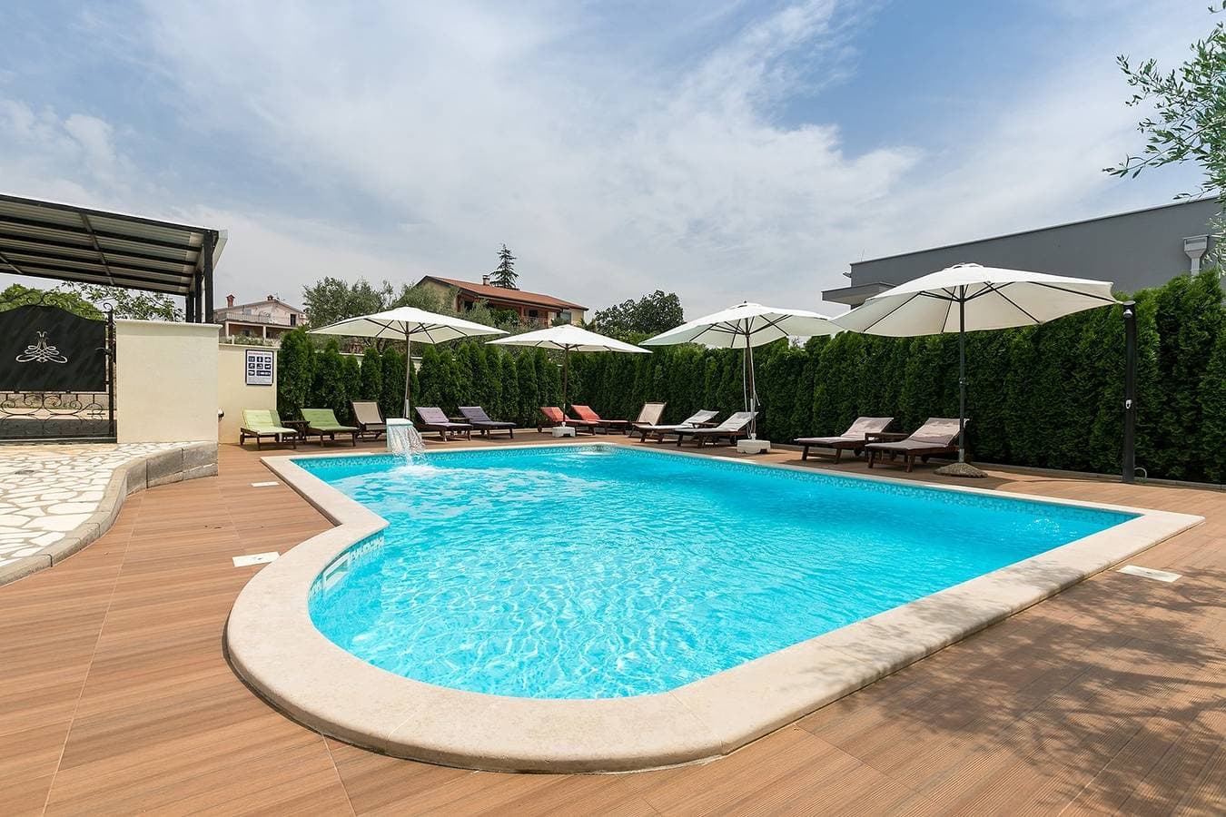 Foto 3 von 13: Neue und moderne voll ausgestattete Wohnung in einer Villa mit Pool in der Nähe von Porec, alle Zimmer klimatisiert