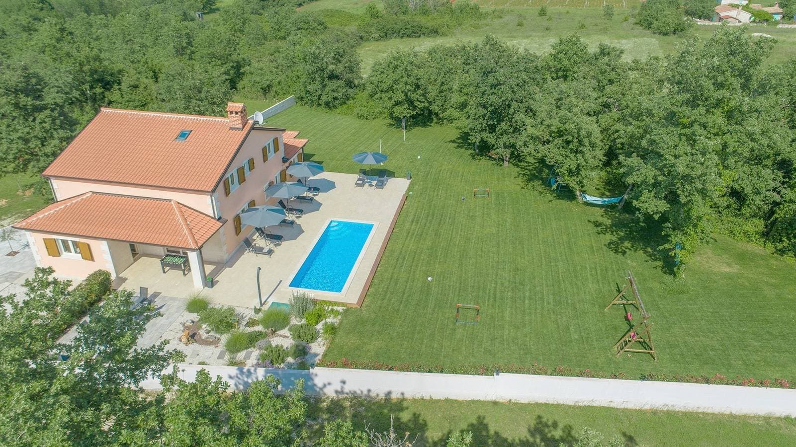 Foto 7 von 50: Große Familienvilla mit privatem Pool