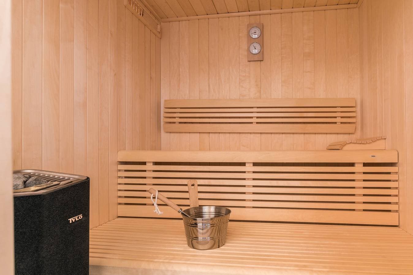 Foto 11 von 27: Ferienwohnung "Wellness Lodge Edoardo" mit Blick auf den See und die Berge, Whirlpool & Sauna