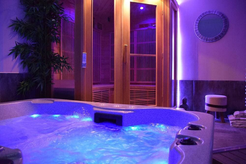 Foto 12 von 30: Villa 5 ***** Natur Design Pool Jacuzzi Privatstrand Millau