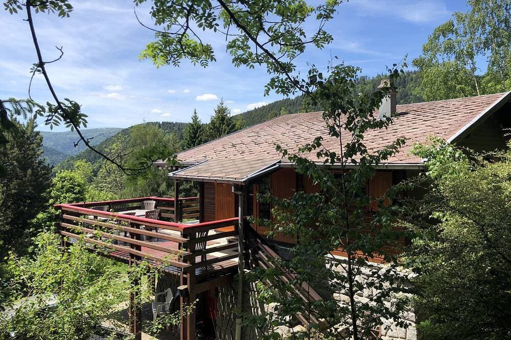 Große Berghütte inmitten der Natur, Panoramablick, in der Nähe von Colmar 1