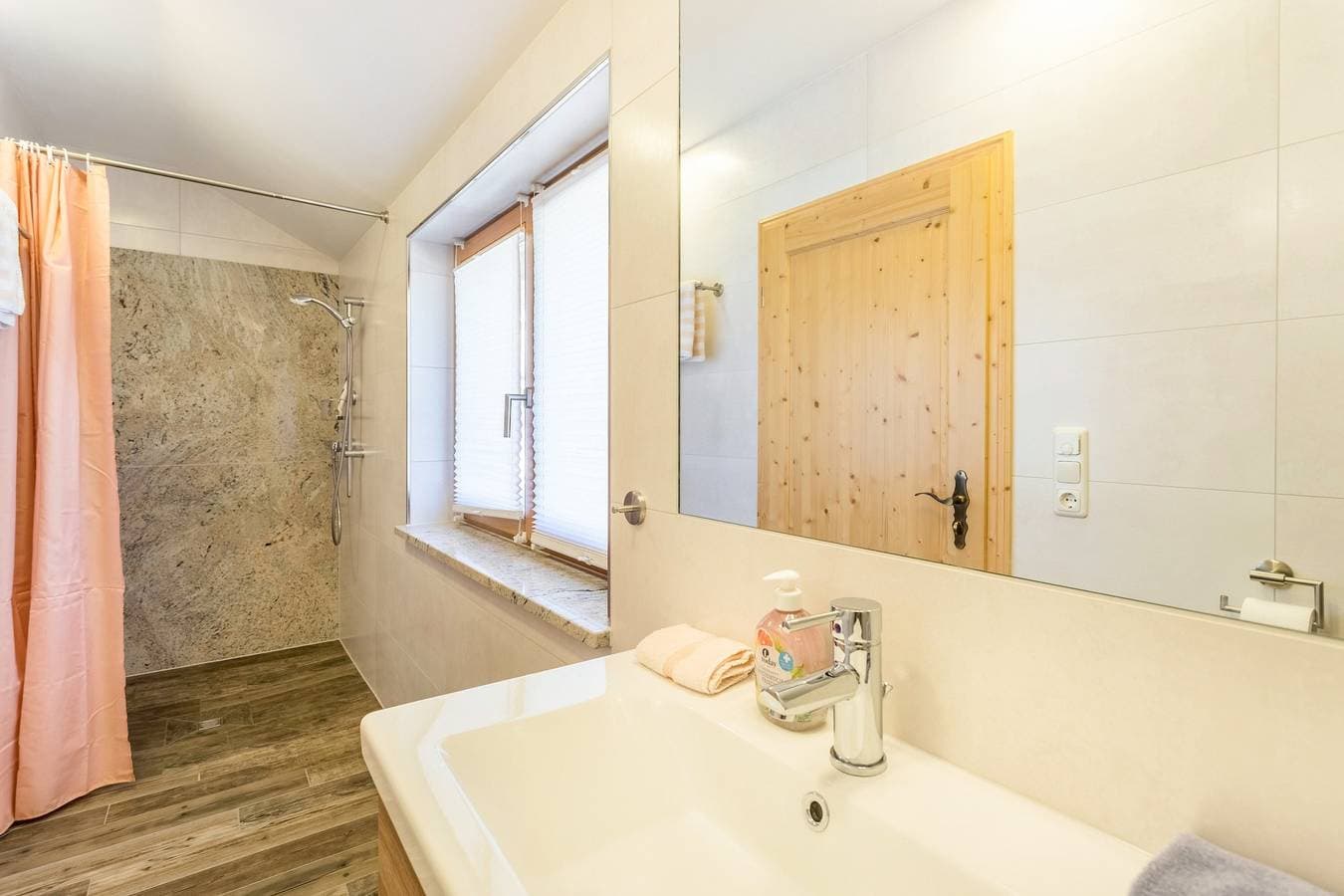 Foto 13 von 22: Ferienwohnung Rosenquarz in Skiliftnähe mit Bergblick, WLAN und Balkon