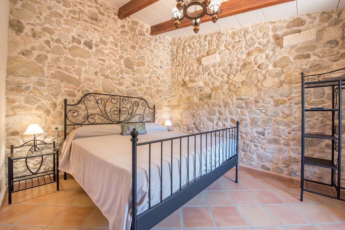 Foto 12 von 23: Typische mallorquinische Villa „S'Era de Son Roig“ mit Garten, Pool und WLAN