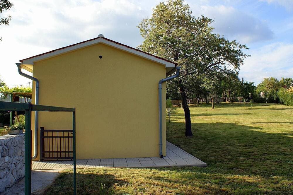 Foto 8 von 24: Charmantes Ferienhaus in Bartići mit Terrasse