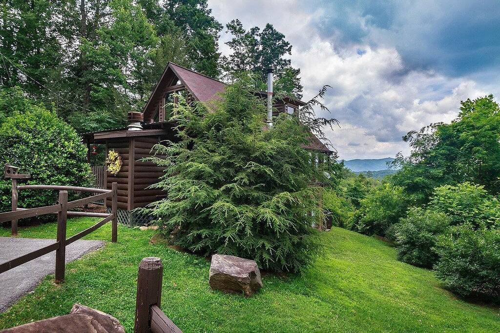 Foto 6 von 21: Eine romantische abgeschiedene Hütte mit Blick auf die Berge, Whirlpool und Holz Kamin!