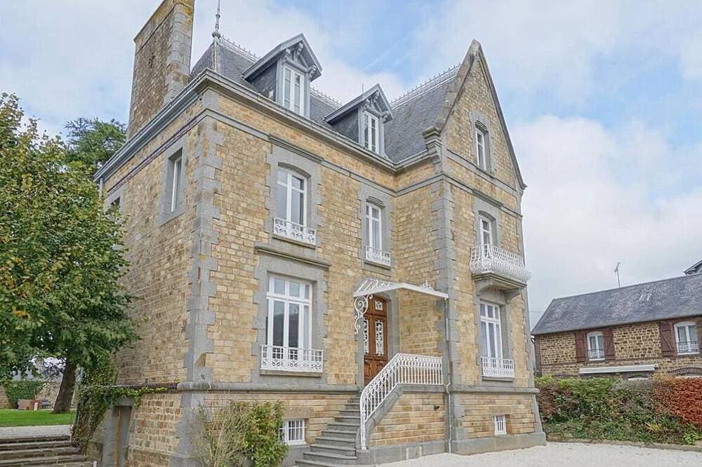 Le Manoir Ducey - A haven of peace in the Bay of Mont-Saint-Michel 1